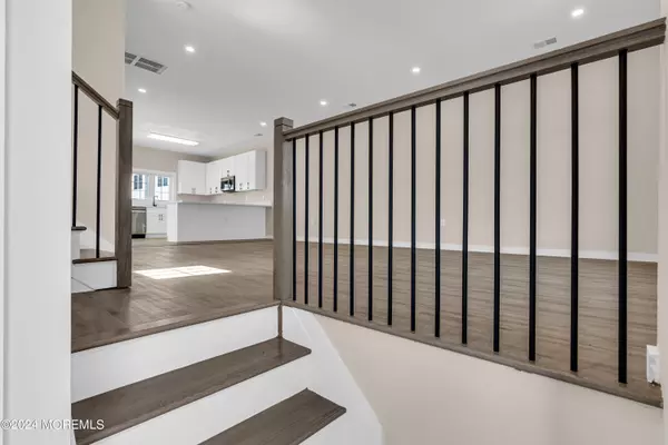 Keyport, NJ 07735,333 1st Street #4