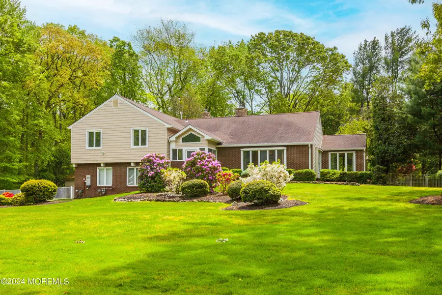 15 Lisa Lane, Morganville, NJ 07751