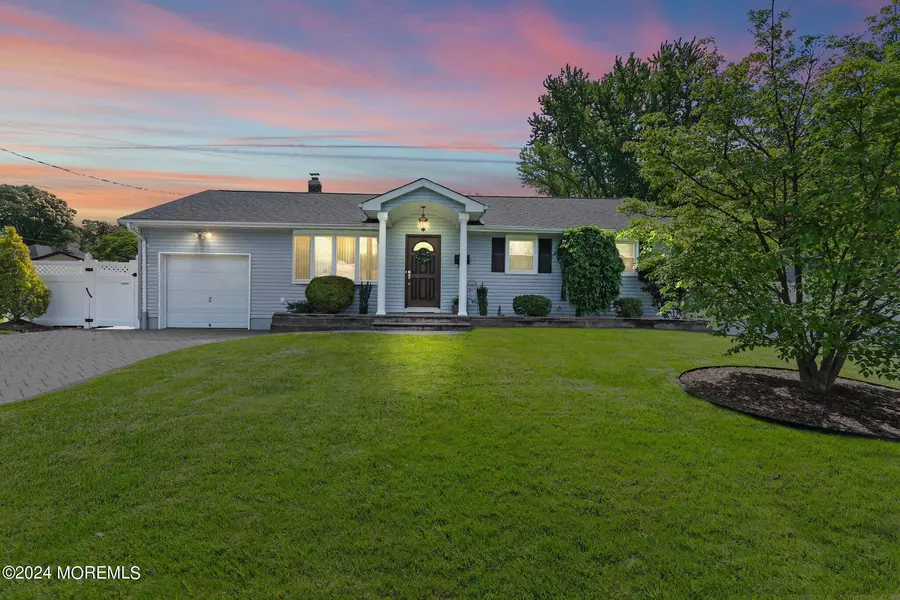 75 2nd Street, Belford, NJ 07718