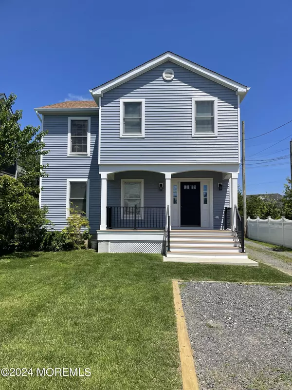 7 Riverdale Avenue, Monmouth Beach, NJ 07750