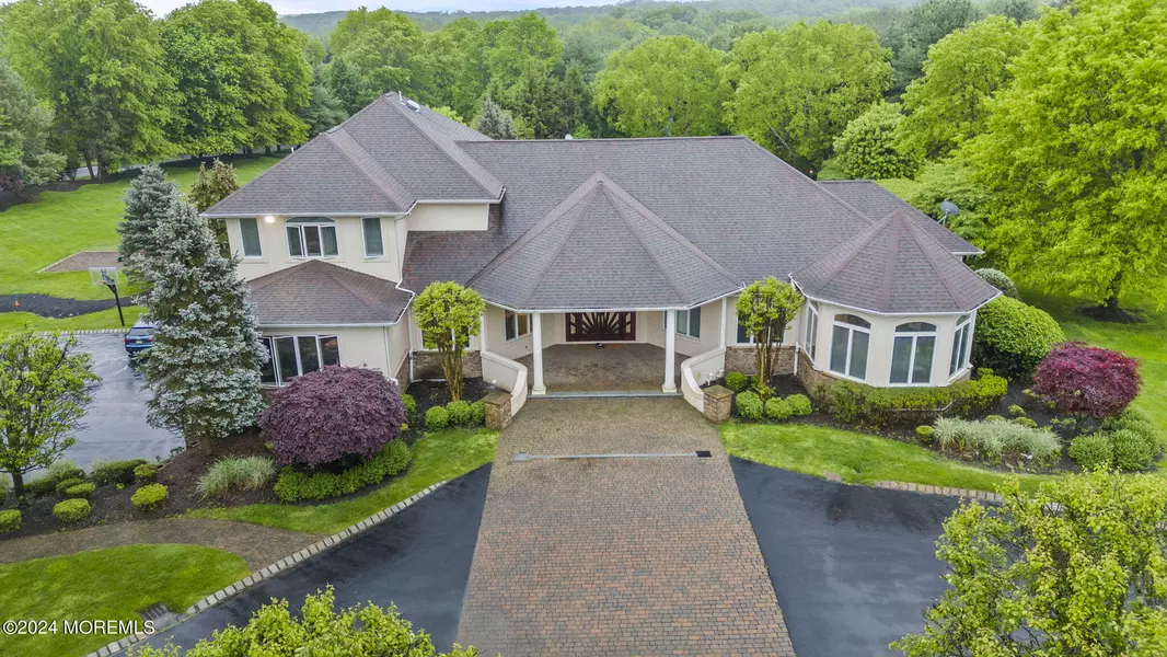 420 Fawns Run, Morganville, NJ 07751