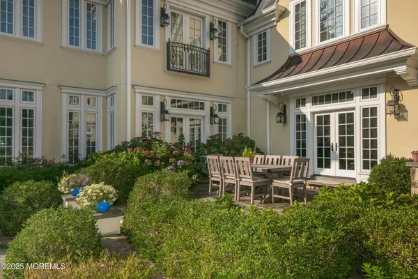 Rumson, NJ 07760,14 Ridge Road