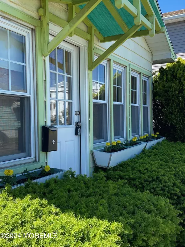 Seaside Heights, NJ 08751,715 Barnegat Avenue