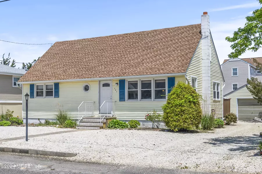 307 W 15th Street, Ship Bottom, NJ 08008