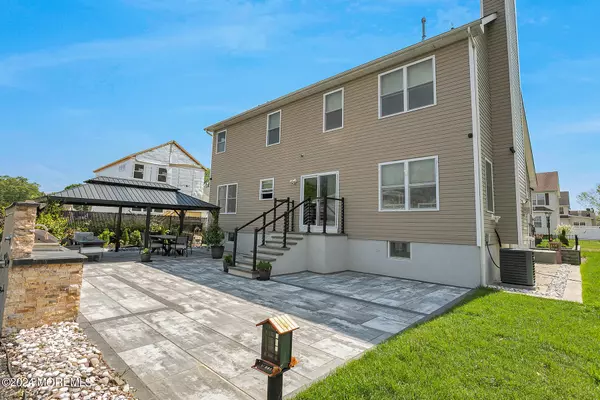 Matawan, NJ 07747,2 Northwood Place