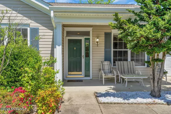 Lakewood, NJ 08701,9 Autumntide Drive