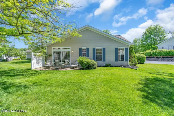 Lakewood, NJ 08701,9 Autumntide Drive