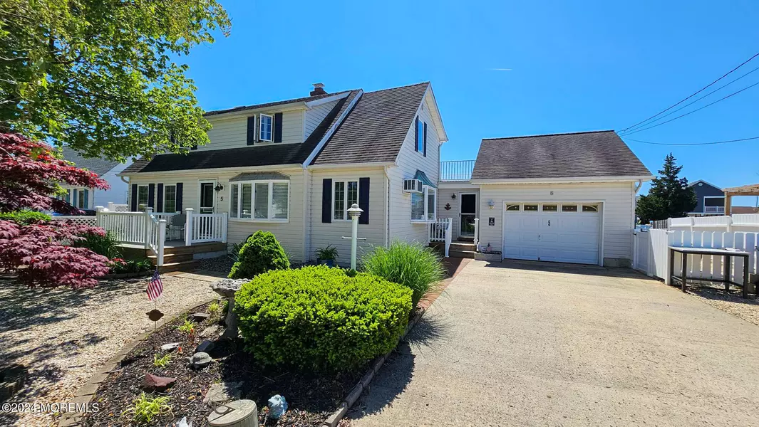 5 Jonathan Drive, Manahawkin, NJ 08050