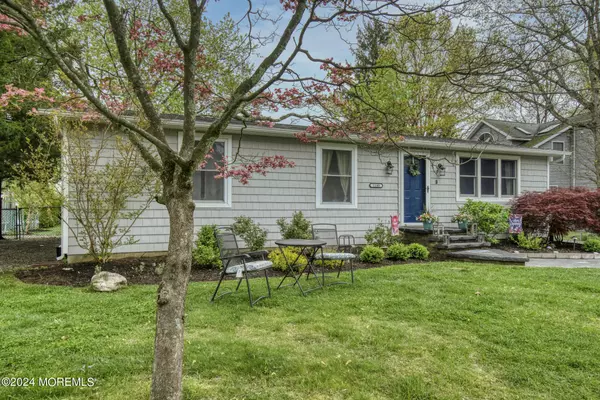 Manahawkin, NJ 08050,1100 Seashell Avenue