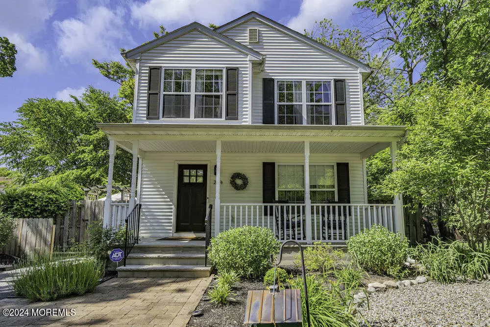 Red Bank, NJ 07701,2612 Earl Street