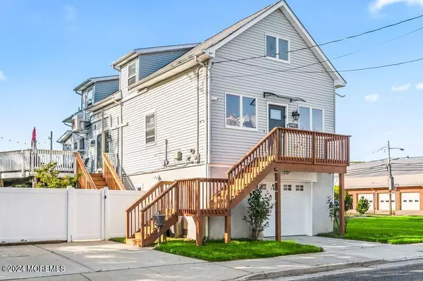 15 Washington Avenue, Keansburg, NJ 07734