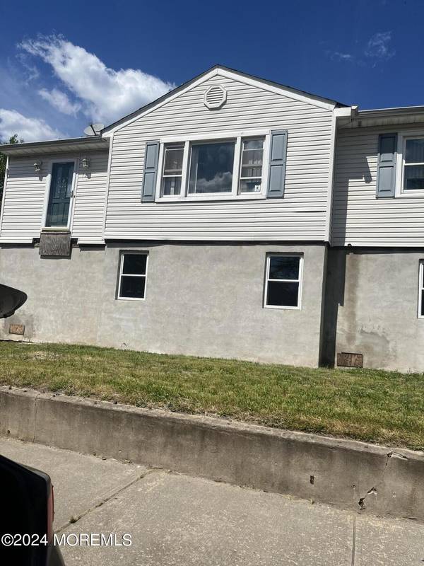 75 Center Avenue, Keansburg, NJ 07734