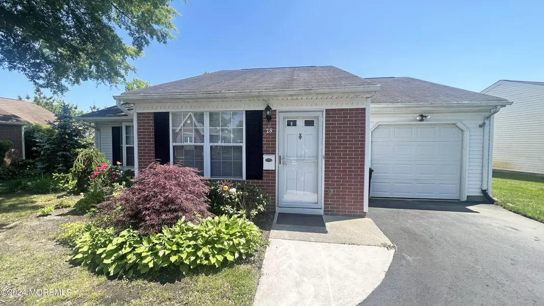 28 Edgeware Close #1000, Freehold, NJ 07728