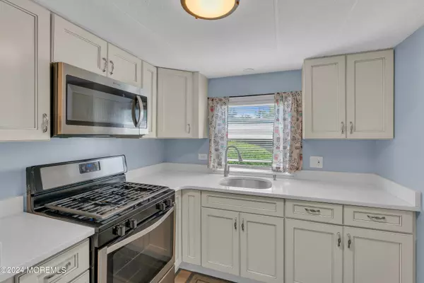 Hazlet, NJ 07730,86 Herman Boulevard