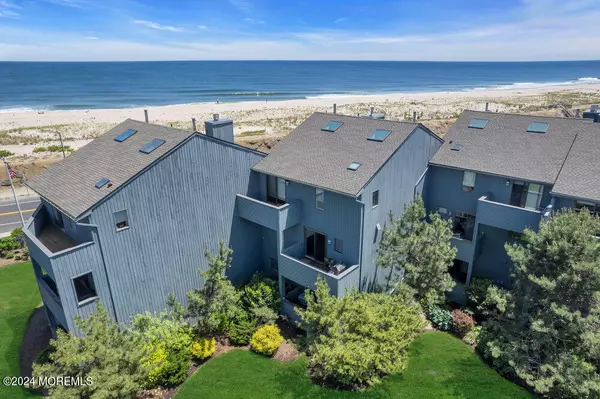 Sea Bright, NJ 07760,1566 Ocean Avenue #4