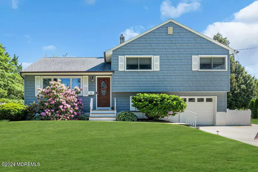 919 Park Avenue, Spring Lake Heights, NJ 07762