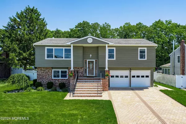 Howell, NJ 07731,152 Pine Needle Street