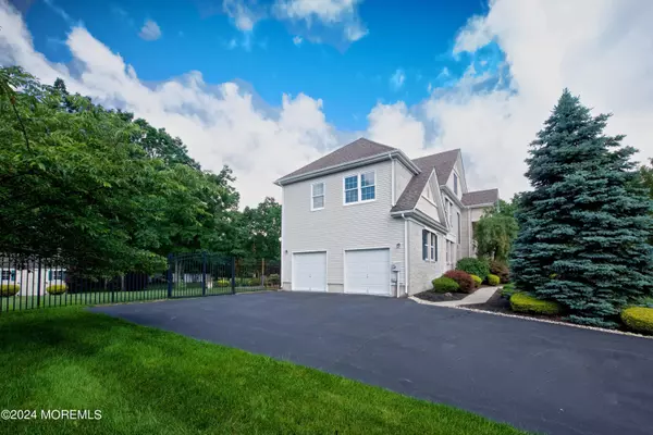 Jackson, NJ 08527,20 Fox Hollow Drive