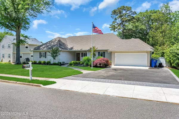 888 Westminster Drive, Toms River, NJ 08753