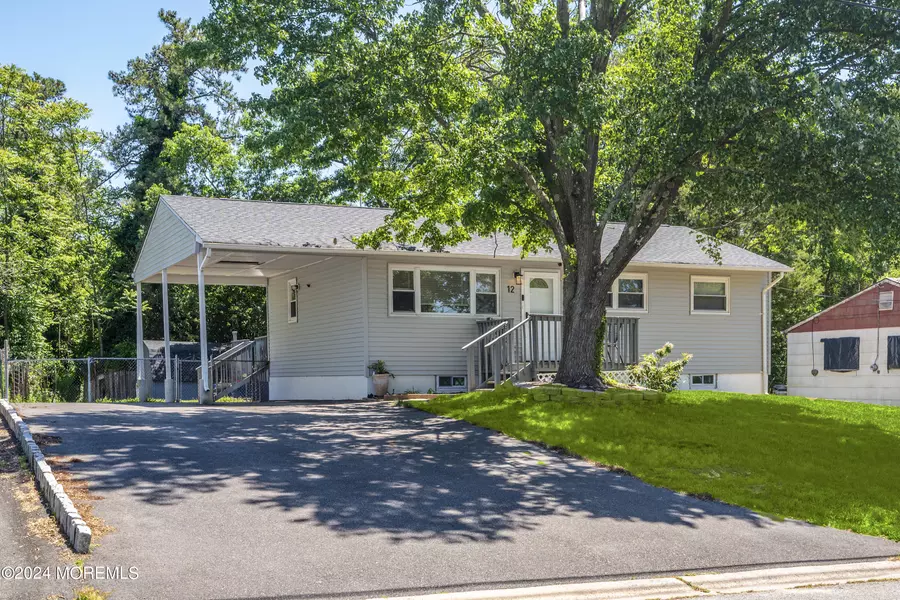 12 Amherst Road, Toms River, NJ 08757