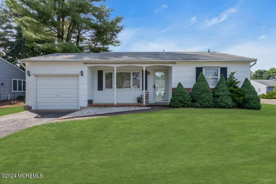 166 Westbrook Drive, Toms River, NJ 08757