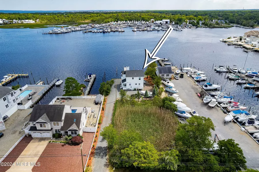 122 Harbor Inn Road, Bayville, NJ 08721