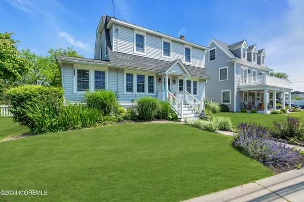 31 Wesley Street, Monmouth Beach, NJ 07750