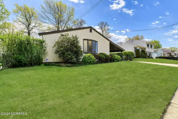 Keyport, NJ 07735,29 Woodshore E