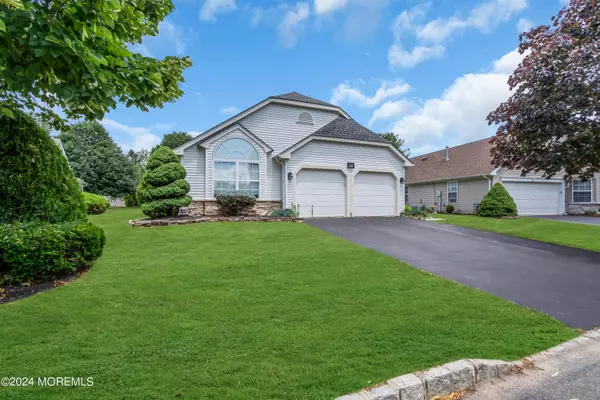 Lakewood, NJ 08701,20 Pine Hollow Lane