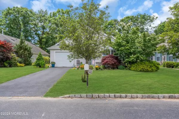 Lakewood, NJ 08701,4 Schoolhouse Lane