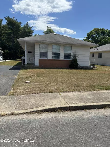 71 Montserrat Street, Toms River, NJ 08757