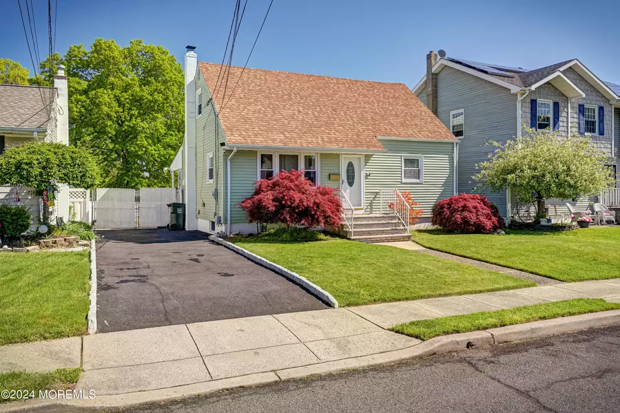 154 Crescent Street, Woodbridge, NJ 07095