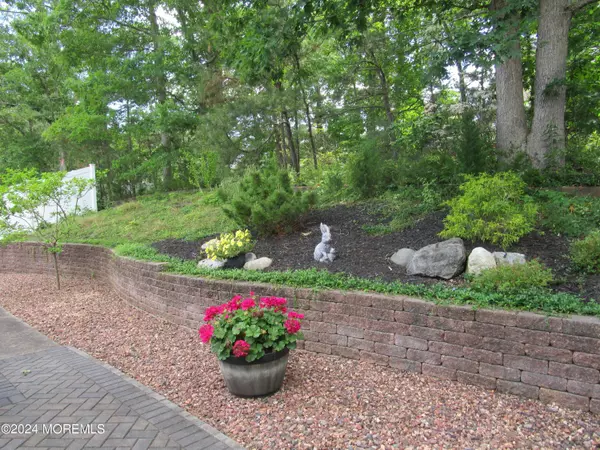 Manahawkin, NJ 08050,45 Sugarhill Road