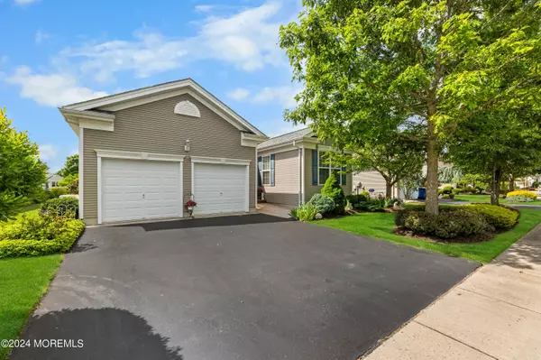 Jackson, NJ 08527,17 Devonshire Way