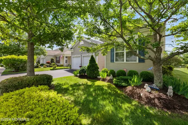 Jackson, NJ 08527,17 Devonshire Way