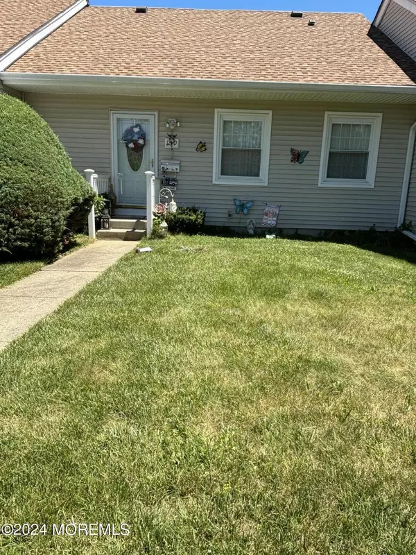 121 Muhlen Platz #D/1000, Freehold, NJ 07728