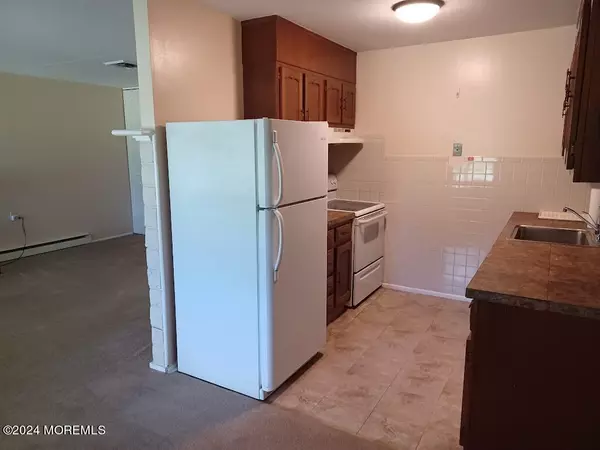 Lakewood, NJ 08701,890 Inverness Court