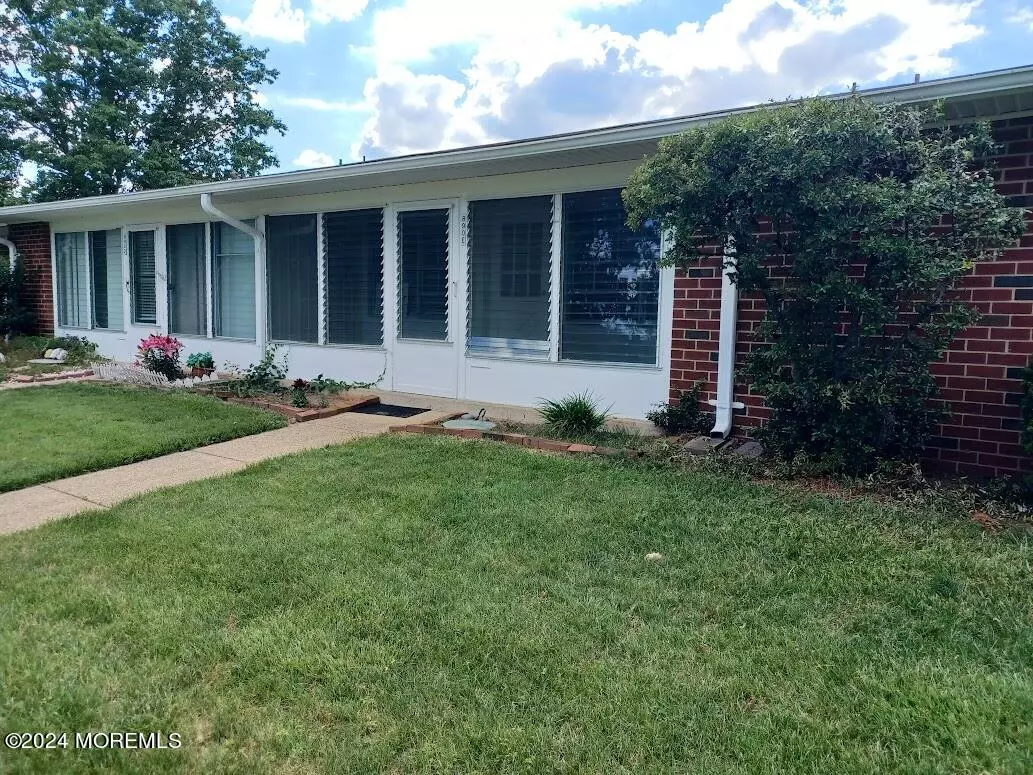 Lakewood, NJ 08701,890 Inverness Court