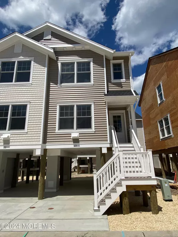 13 Cummins Street, Mantoloking, NJ 08738