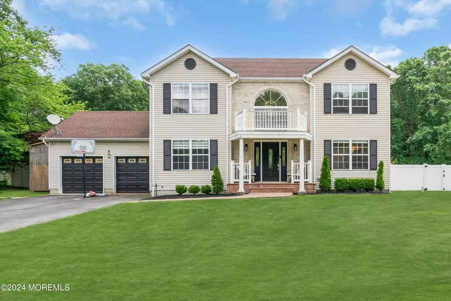 5 Stacy Court, Jackson, NJ 08527