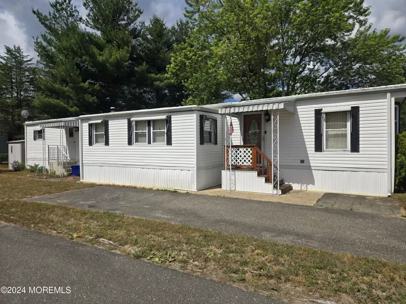 25 Eagle Drive, Whiting, NJ 08759