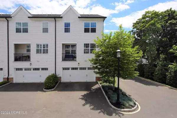 Red Bank, NJ 07701,26 River Street