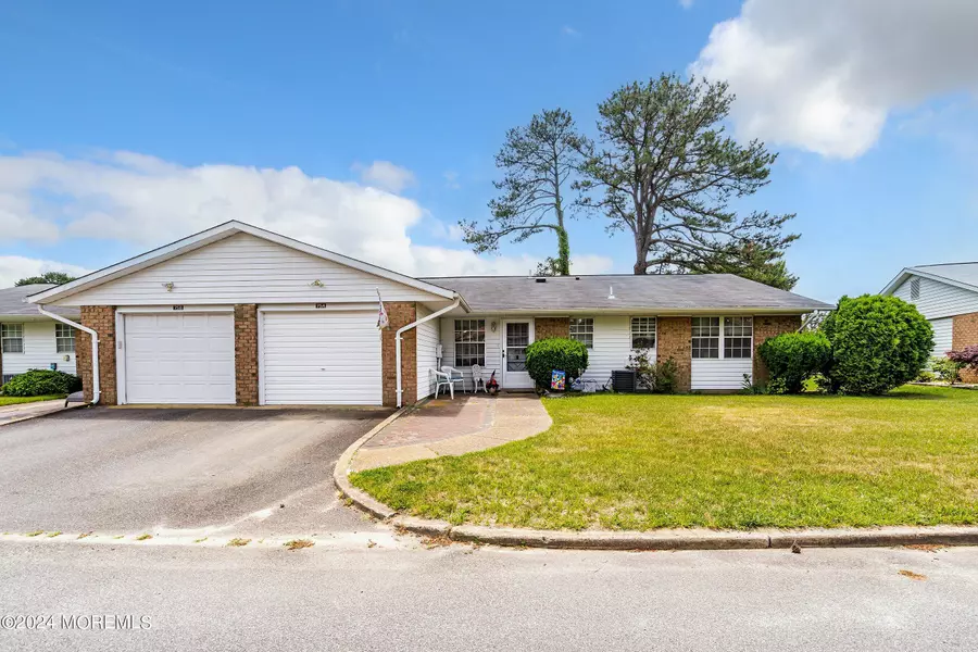 75 Cambridge Circle #A, Manchester, NJ 08759