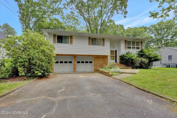 61 Forest Drive, Lakewood, NJ 08701