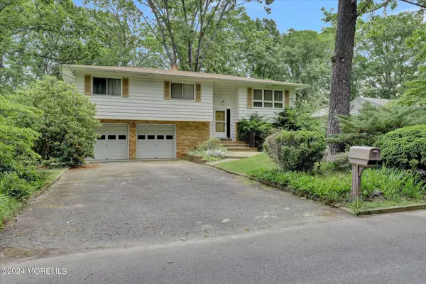 Lakewood, NJ 08701,61 Forest Drive