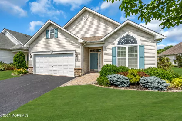 30 Eagle Ridge Circle, Lakewood, NJ 08701