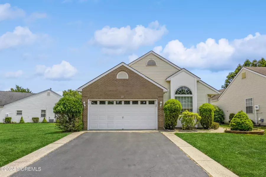37 Carmacks Way, Toms River, NJ 08757