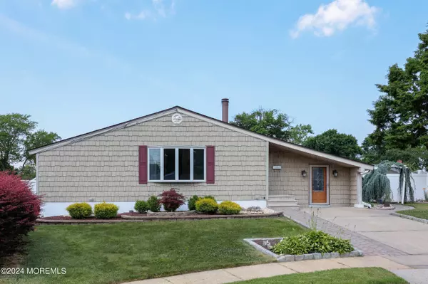 Keyport, NJ 07735,6 Woodlawn Circle