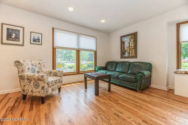 Manalapan, NJ 07726,22 Belle Terre Drive