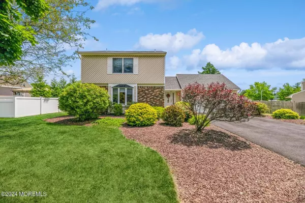 22 Belle Terre Drive, Manalapan, NJ 07726